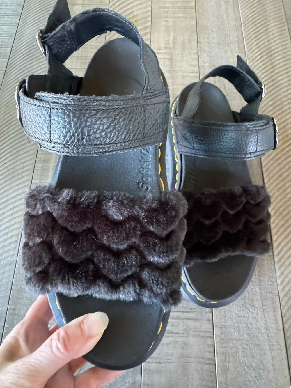 Dr. Martens Voss Quad Fluffy Faux Fur Platform Slide Sandals Women’s Size 7